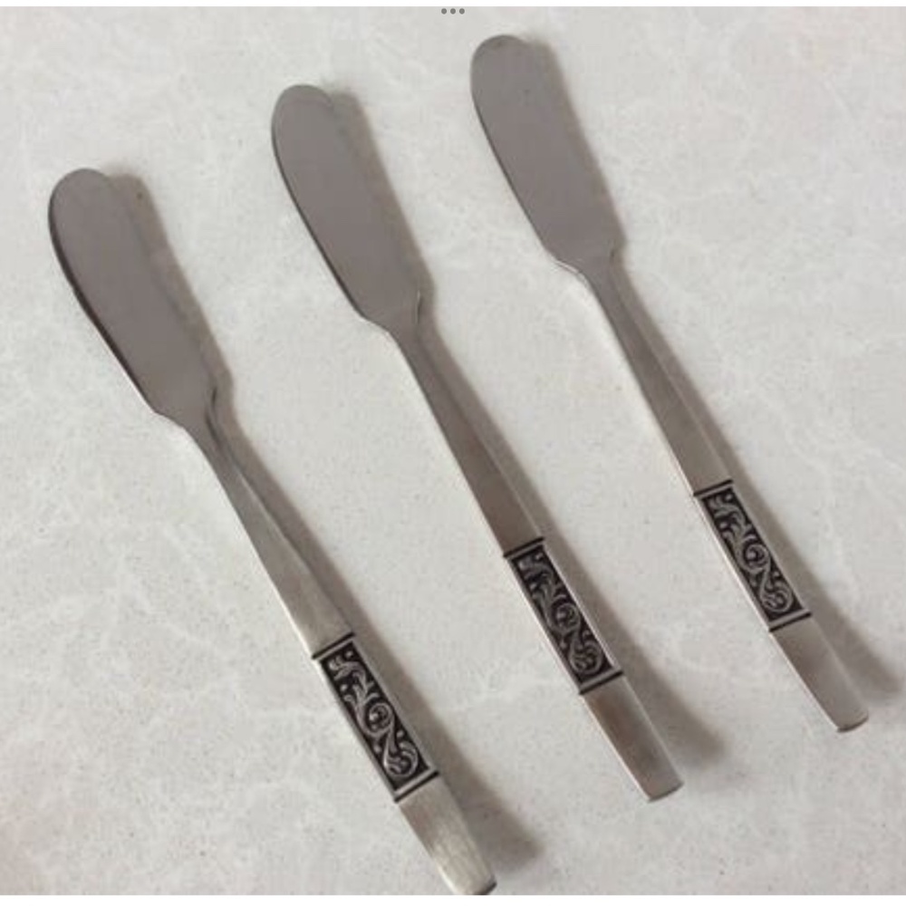 NEW 3 Vintage Elegance by Salem Butter Knives Spreaders Knife Stainless Steel